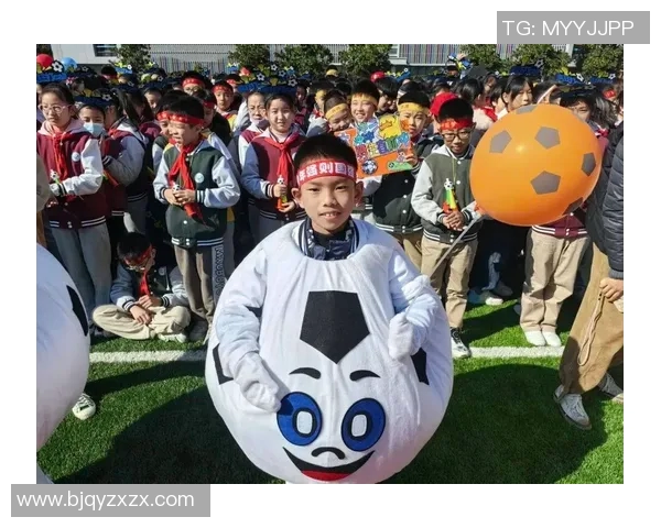 放车上的足球明星玩偶带来的快乐与梦想之旅